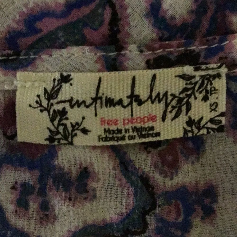 FREE PEOPLE Top Paisley V-Neck w/ Lace trim Adjustable Spaghetti Straps Size XS - Picture 5 of 6